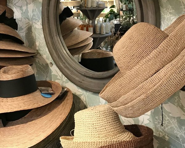 Comment assortir des chapeaux en feutre avec des tenues d'automne ?